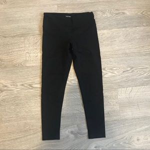 TITIKA Subtle Leopard Print Cropped Legging